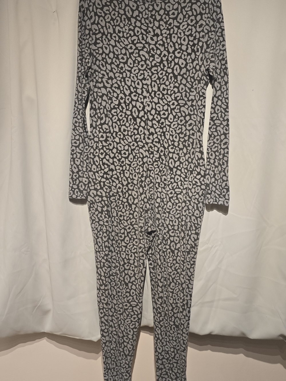 Smash + Tess Gray Leopard Print V-Neck Jumpsuit Size M - Picture 2 of 4